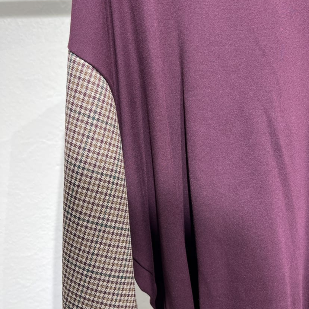 Contrast Sleeve Relaxed Top